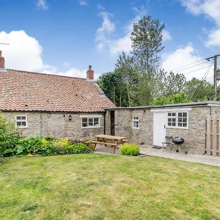 Semesterbostad Corner Cottage,